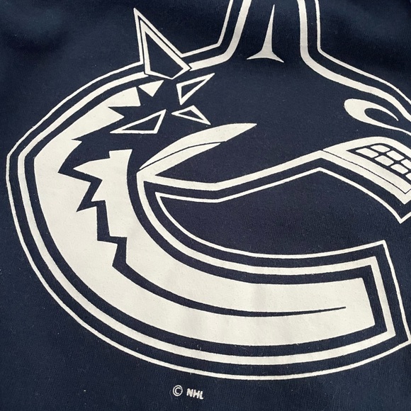 Canucks DKNY Cropped Hoodie - Picture 5 of 5